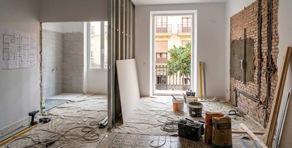 Reformas e instalación completa de redes eléctricas y fontanería en Sant Feliu de Guíxols.